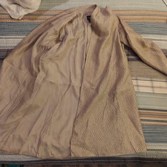 Eileen Fisher silk quilted champagne lightweight coat - Picture 7 of 10